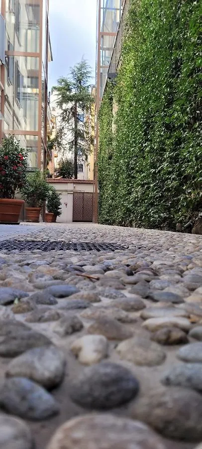 Santarella Guest House Milano